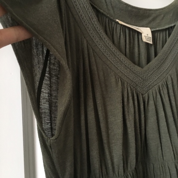 DKNY Stretchy Top - So flattering! - Picture 5 of 8